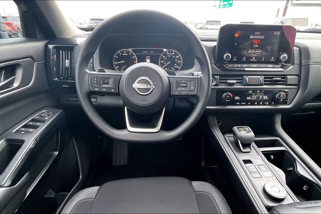 Used 2024 Nissan Pathfinder S AWD/4WD image 7