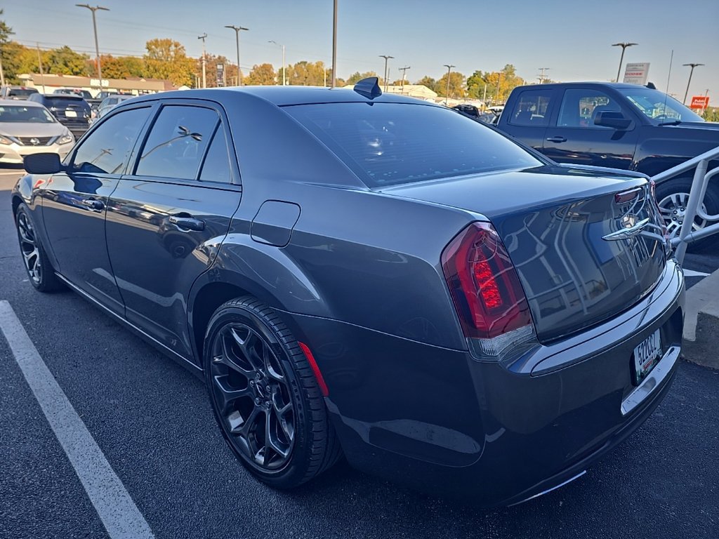 Used 2018 Chrysler 300 S RWD image 4