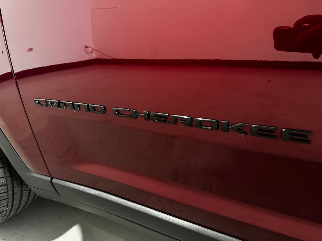 Used 2025 Jeep Grand Cherokee Altitude AWD/4WD image 34