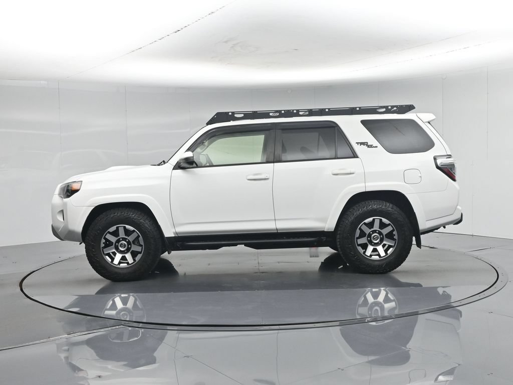 Used 2022 Toyota 4Runner TRD Off-Road AWD/4WD image 32
