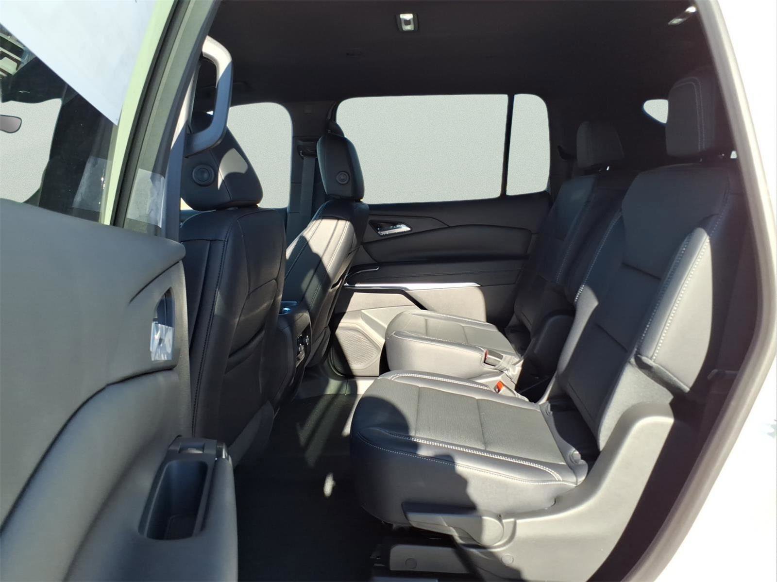 New 2026 Chevrolet Traverse LT image 10