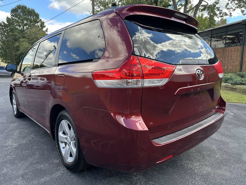 Used 2014 Toyota Sienna LE FWD image 4