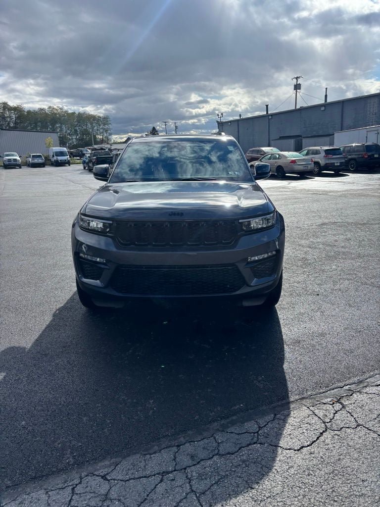 Used 2025 Jeep Grand Cherokee Limited w/ Black Appearance Package AWD/4WD image 2