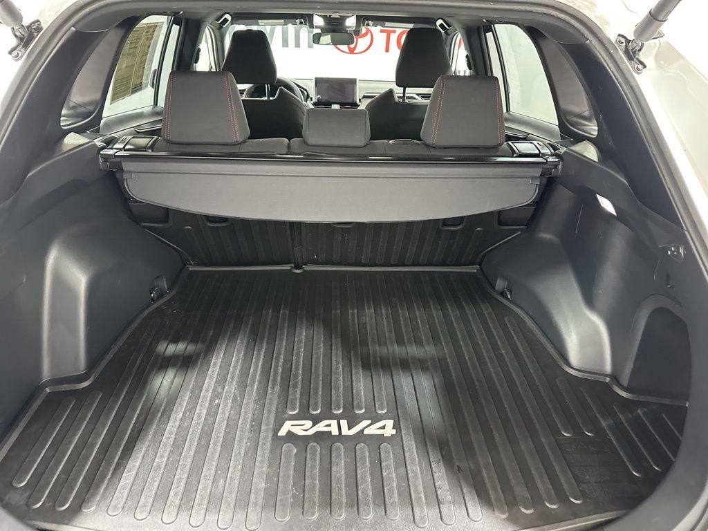 Used 2025 Toyota RAV4 SE image 15