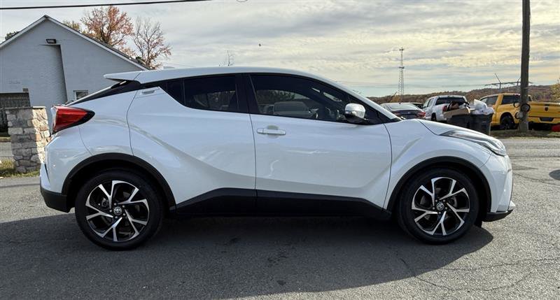 Used 2021 Toyota C-HR XLE image 6