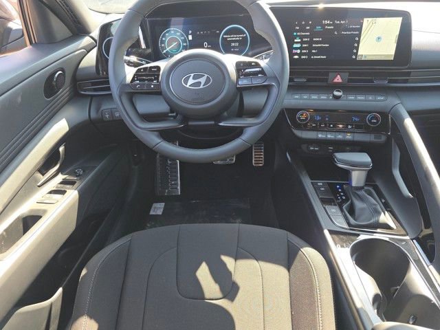 Certified 2025 Hyundai Elantra SEL image 3