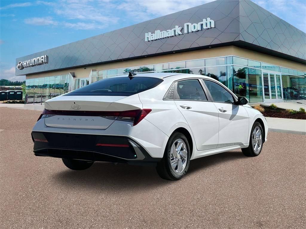 Used 2025 Hyundai Elantra SE w/ Cargo Package FWD image 7