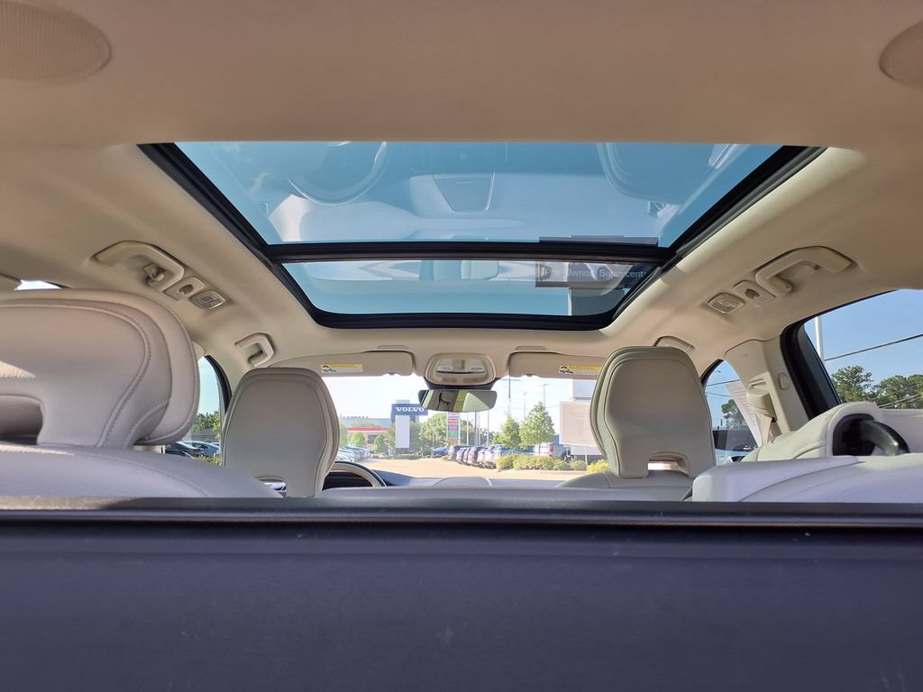 Certified 2024 Volvo XC60 B5 Plus w/ Protection Package Premier AWD/4WD image 30