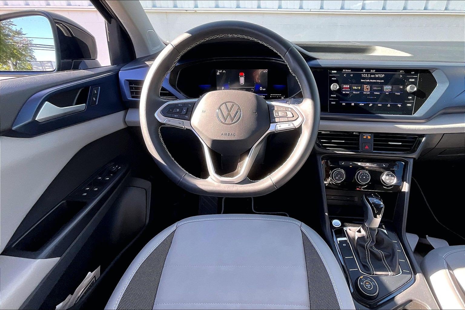 Used 2023 Volkswagen Taos SE w/ Panoramic Sunroof Package AWD/4WD image 6
