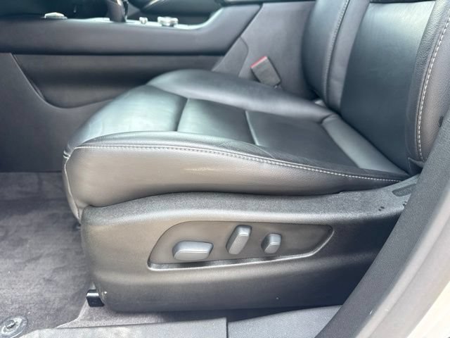 Used 2021 Cadillac XT4 Premium Luxury w/ Cold Weather Package AWD/4WD image 19