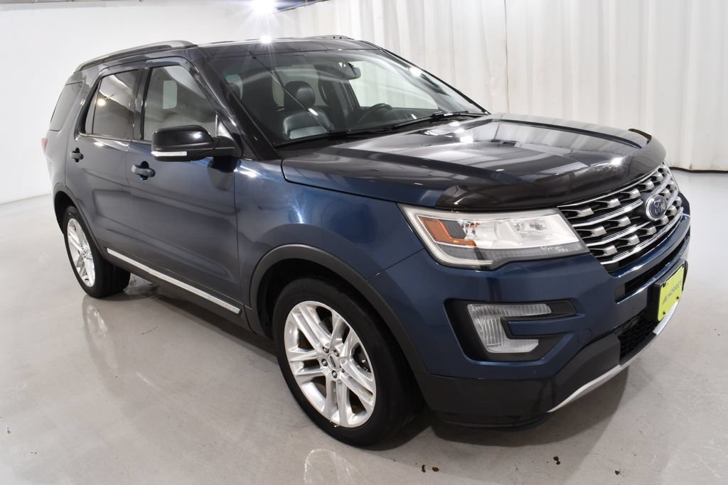 Used 2016 Ford Explorer XLT w/ Equipment Group 202A AWD/4WD image 5
