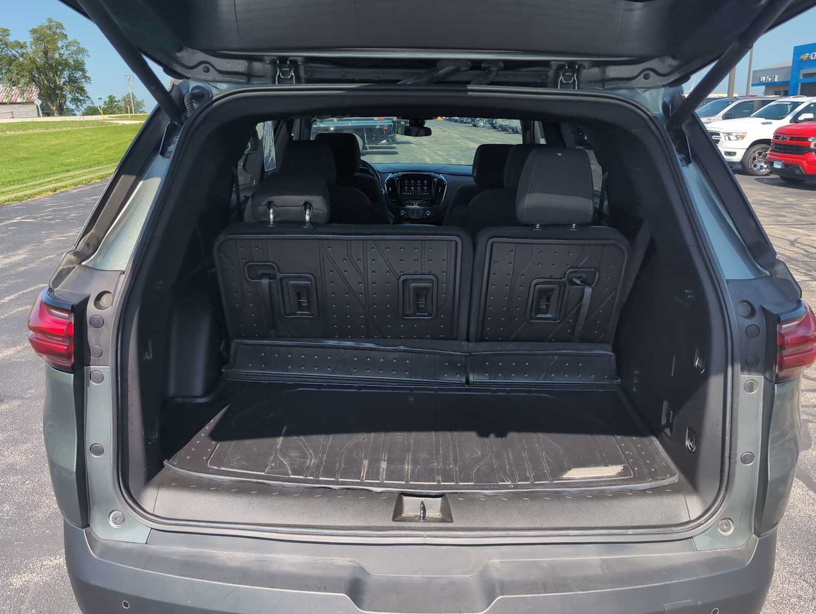 Used 2023 Chevrolet Traverse LT FWD image 25