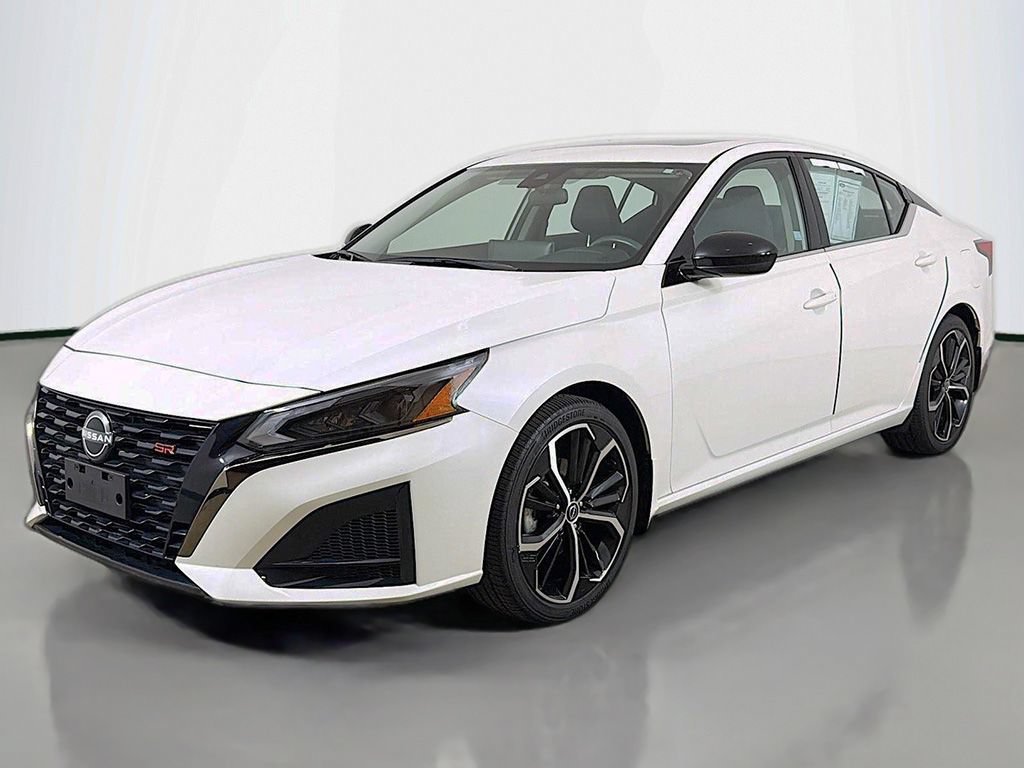 Used 2023 Nissan Altima 2.5 SR w/ SR Premium Package FWD image 9