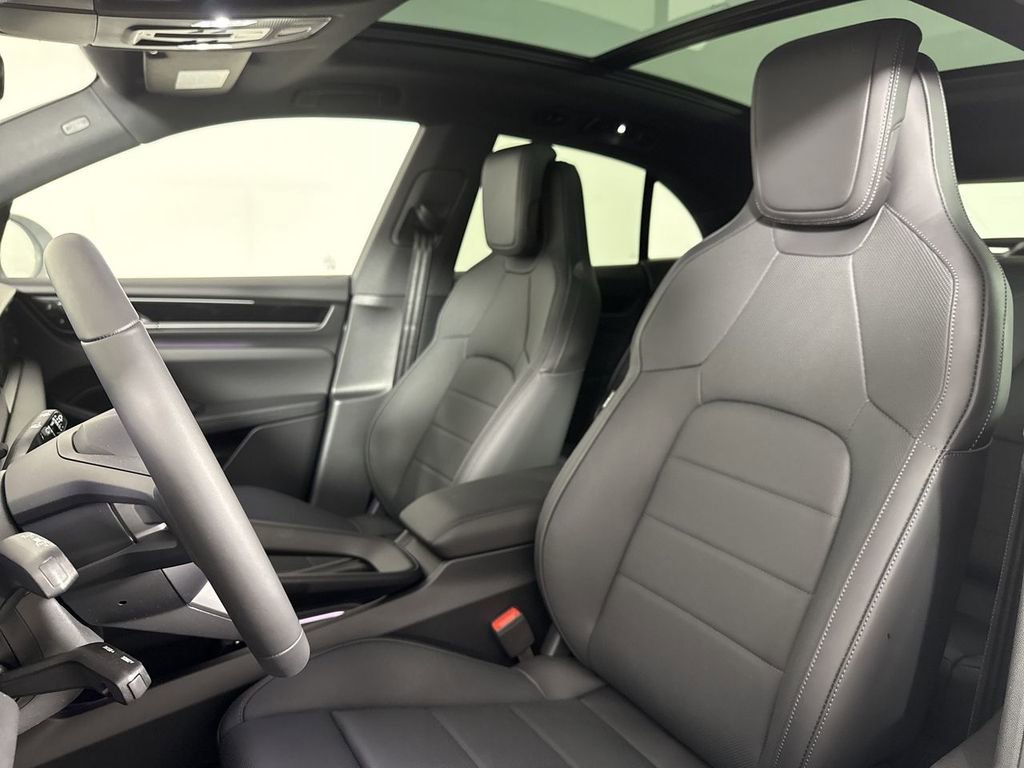 New 2025 Porsche Macan 4 Electric AWD/4WD image 5
