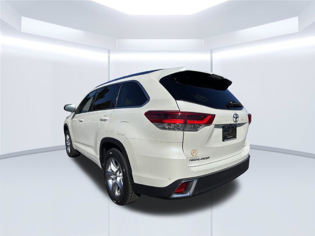 Used 2019 Toyota Highlander Limited FWD image 3
