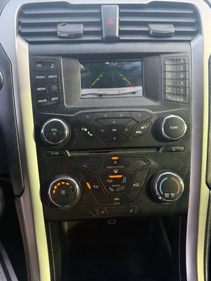 Used 2017 Ford Fusion SE FWD image 15