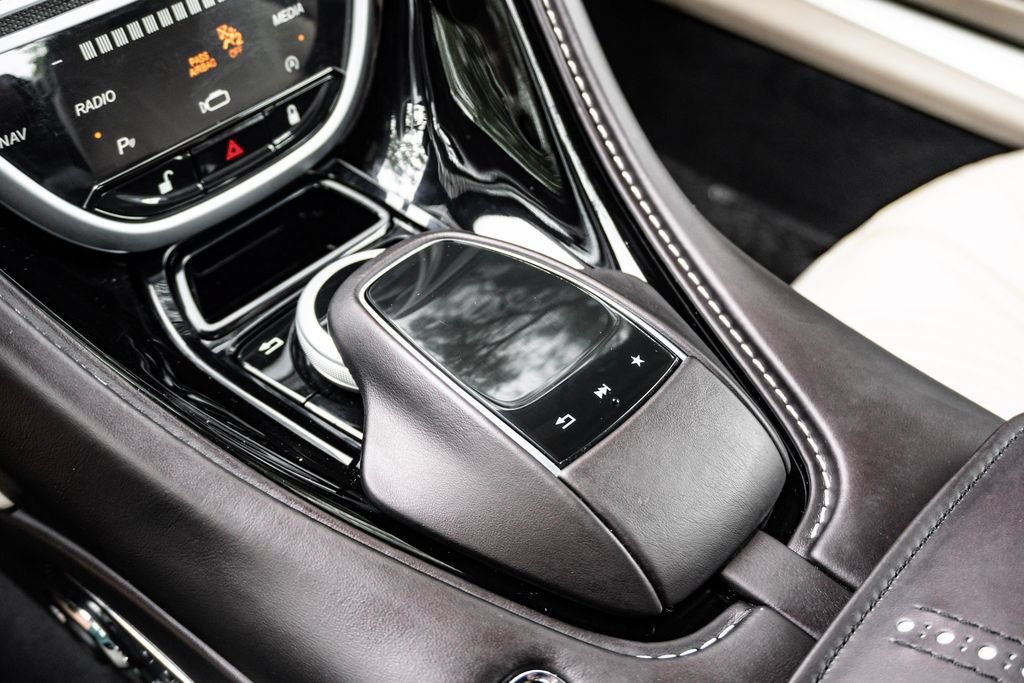 Used 2023 Aston Martin DB11 Coupe RWD image 25