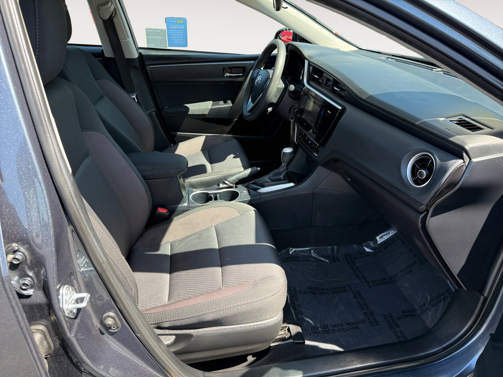 Used 2017 Toyota Corolla LE image 19