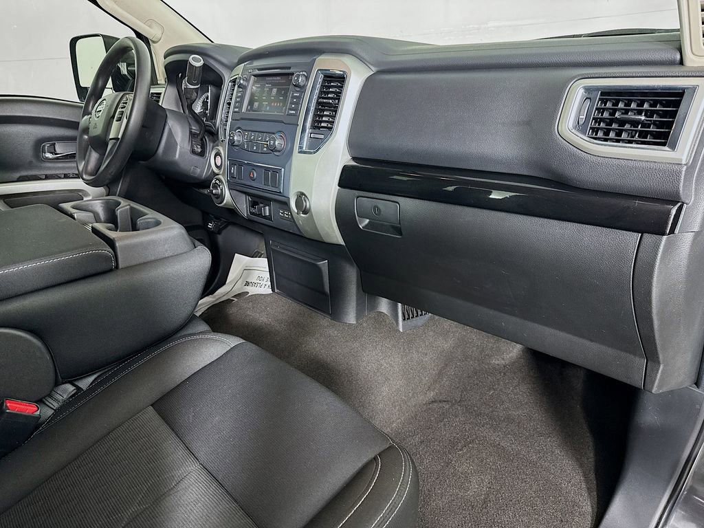 Used 2019 Nissan Titan SV AWD/4WD image 33