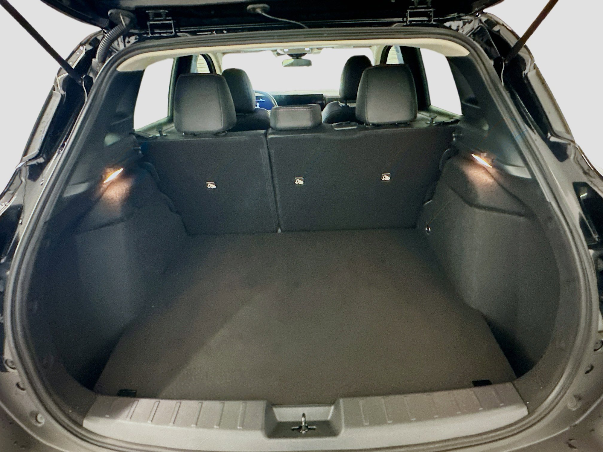 Used 2025 Nissan Kicks SR image 29