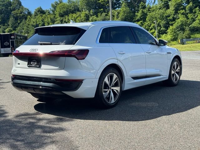 Used 2024 Audi Q8 e-tron Premium Plus w/ Premium Plus Package AWD/4WD image 7