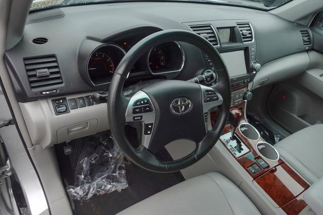 Used 2012 Toyota Highlander Limited w/ Tow Pkg image 10