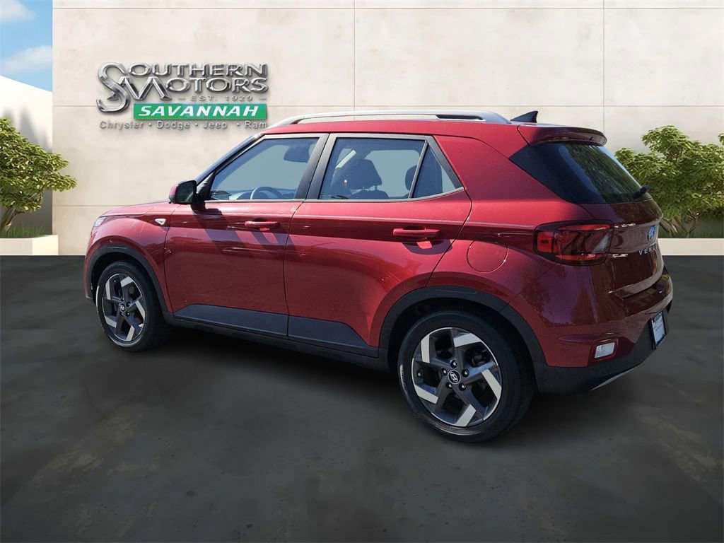 Used 2022 Hyundai Venue SEL w/ Cargo Package FWD image 3