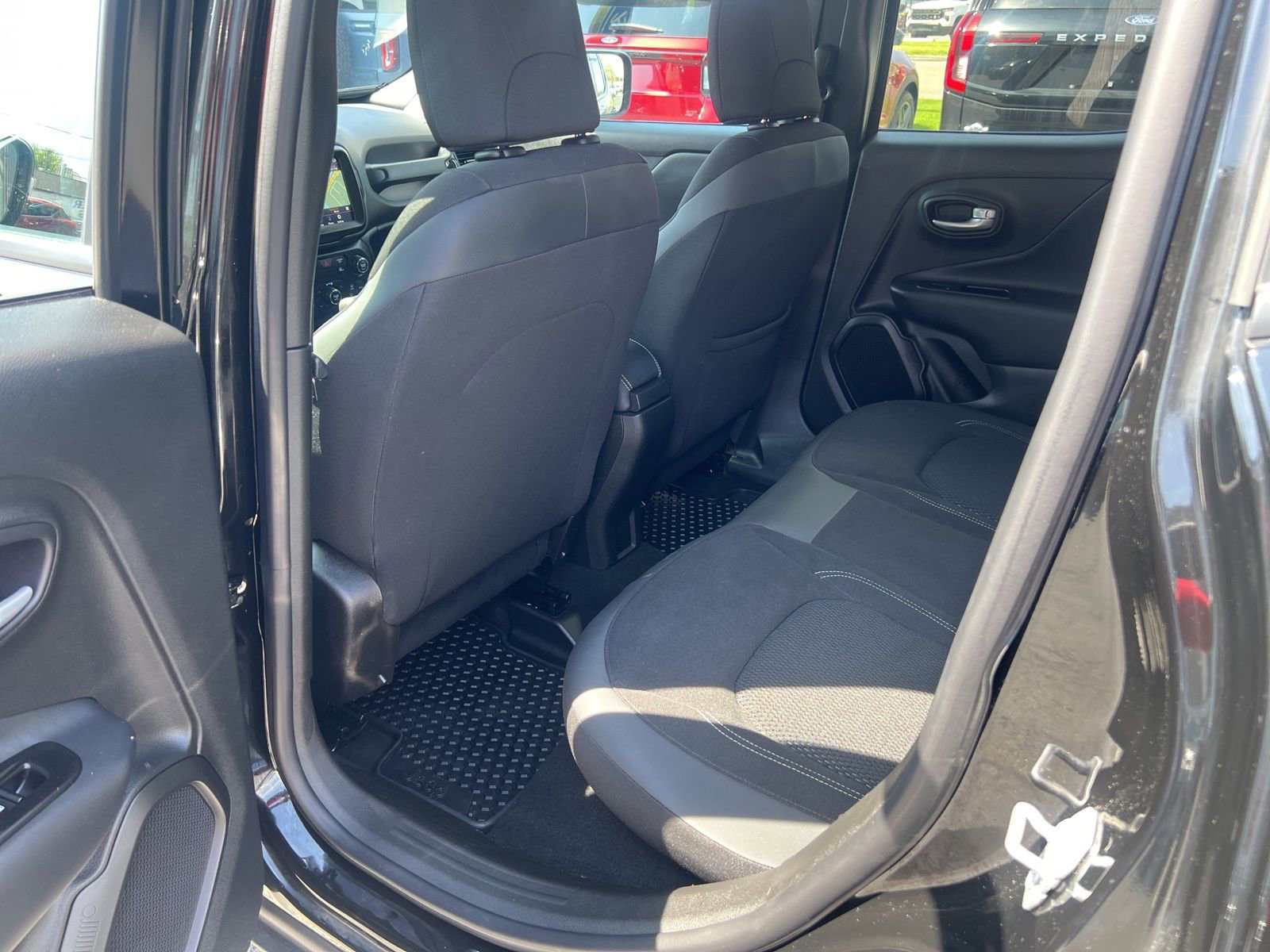 Used 2023 Jeep Renegade Altitude AWD/4WD image 40