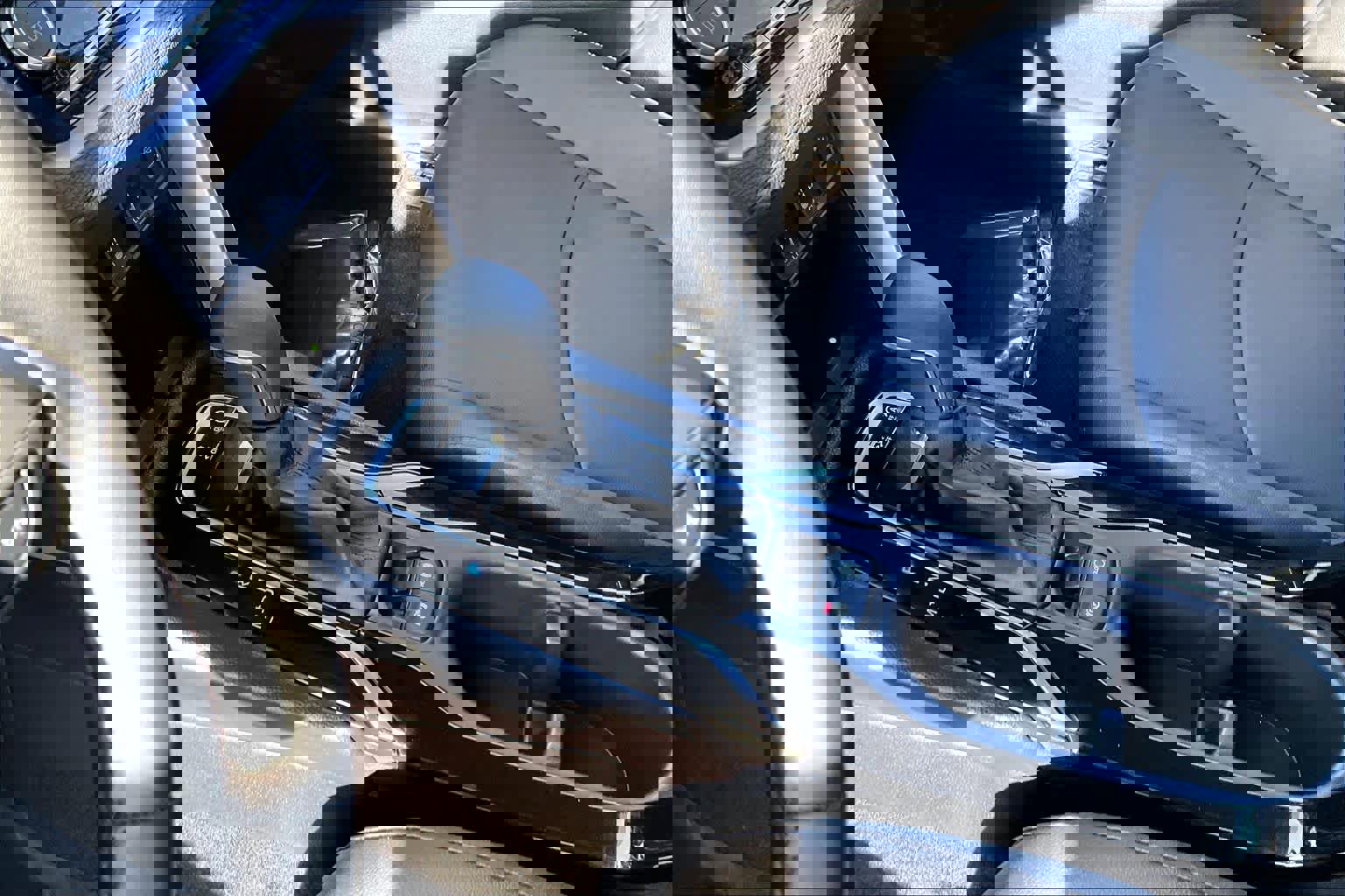 Used 2025 Toyota Corolla Cross XLE w/ Convenience Package image 17