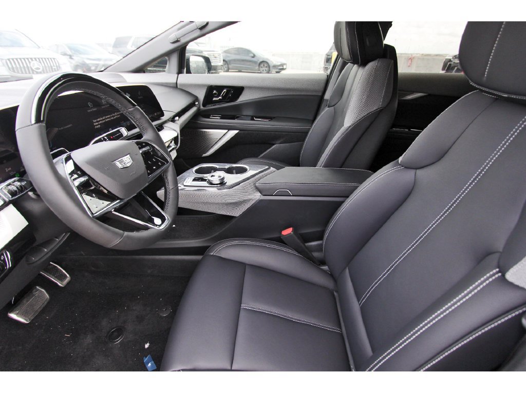 New 2027 Cadillac Optiq Luxury AWD/4WD image 6