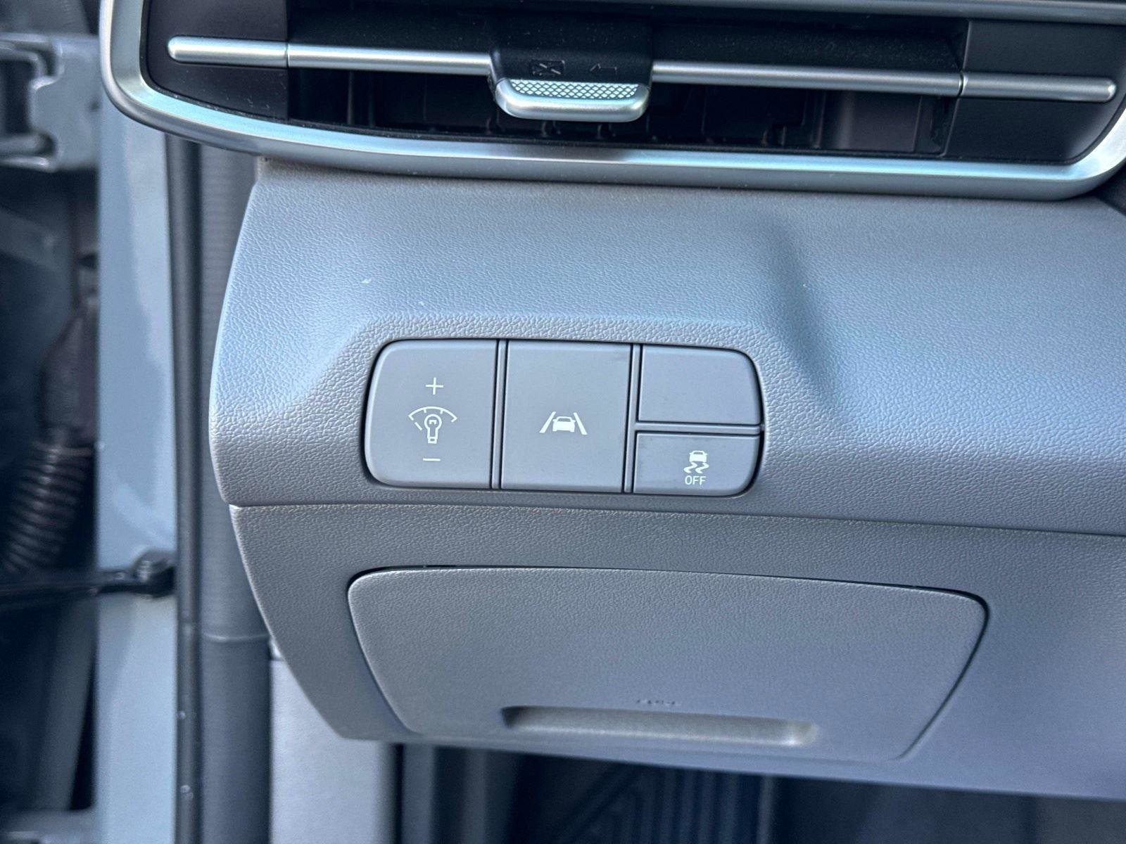 Used 2023 Hyundai Elantra SEL w/ Cargo Package image 29