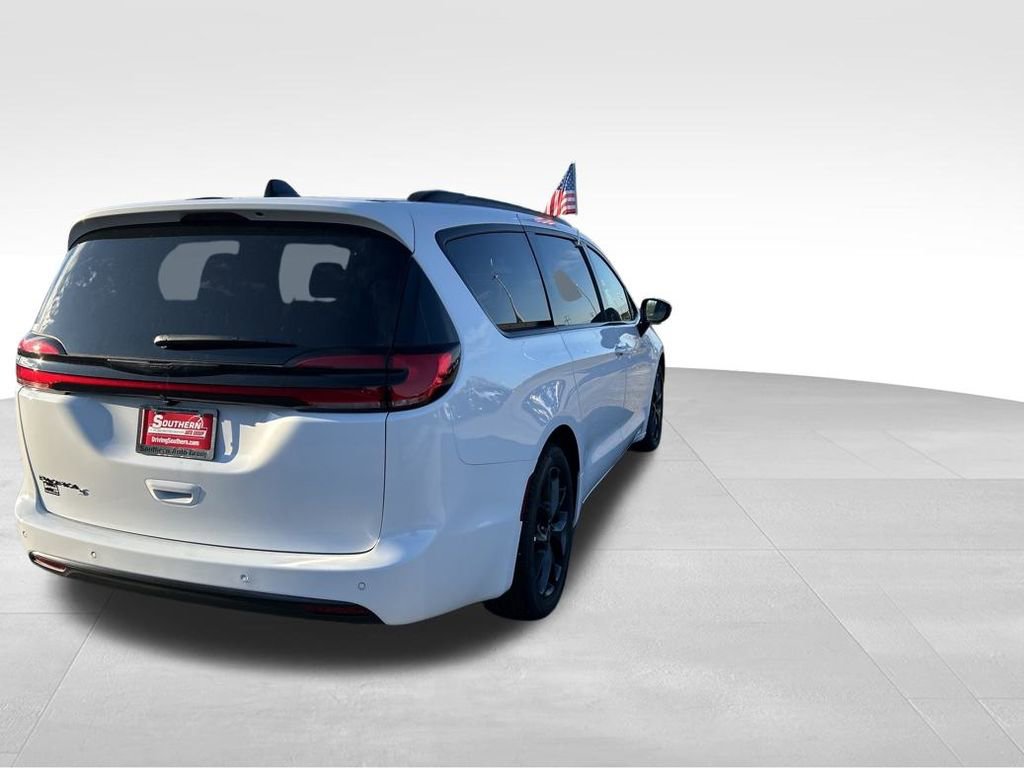 New 2026 Chrysler Pacifica Select w/ S Appearance Package image 7