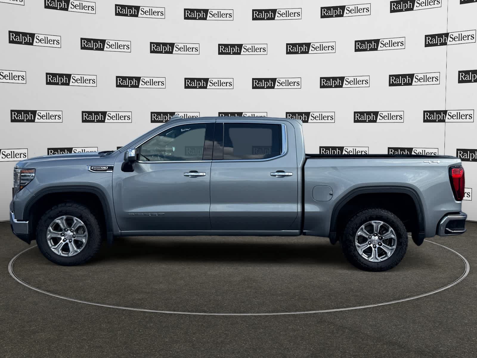 Used 2025 GMC Sierra 1500 SLT AWD/4WD image 3