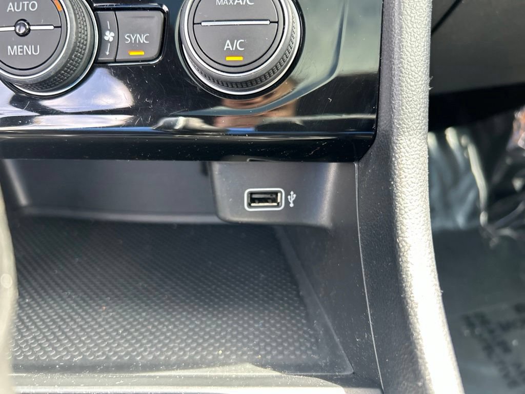 Used 2019 Volkswagen Jetta R-Line FWD image 38