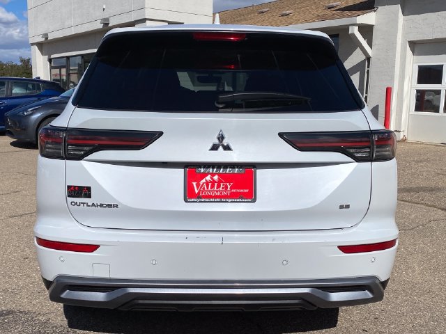 Used 2025 Mitsubishi Outlander SE AWD/4WD image 4