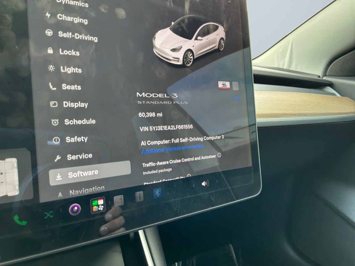 Used 2020 Tesla Model 3 Standard Range RWD image 12