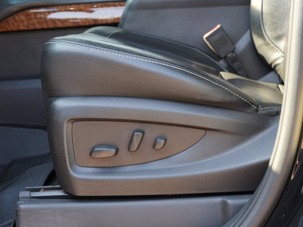 Used 2018 Chevrolet Suburban Premier AWD/4WD image 15