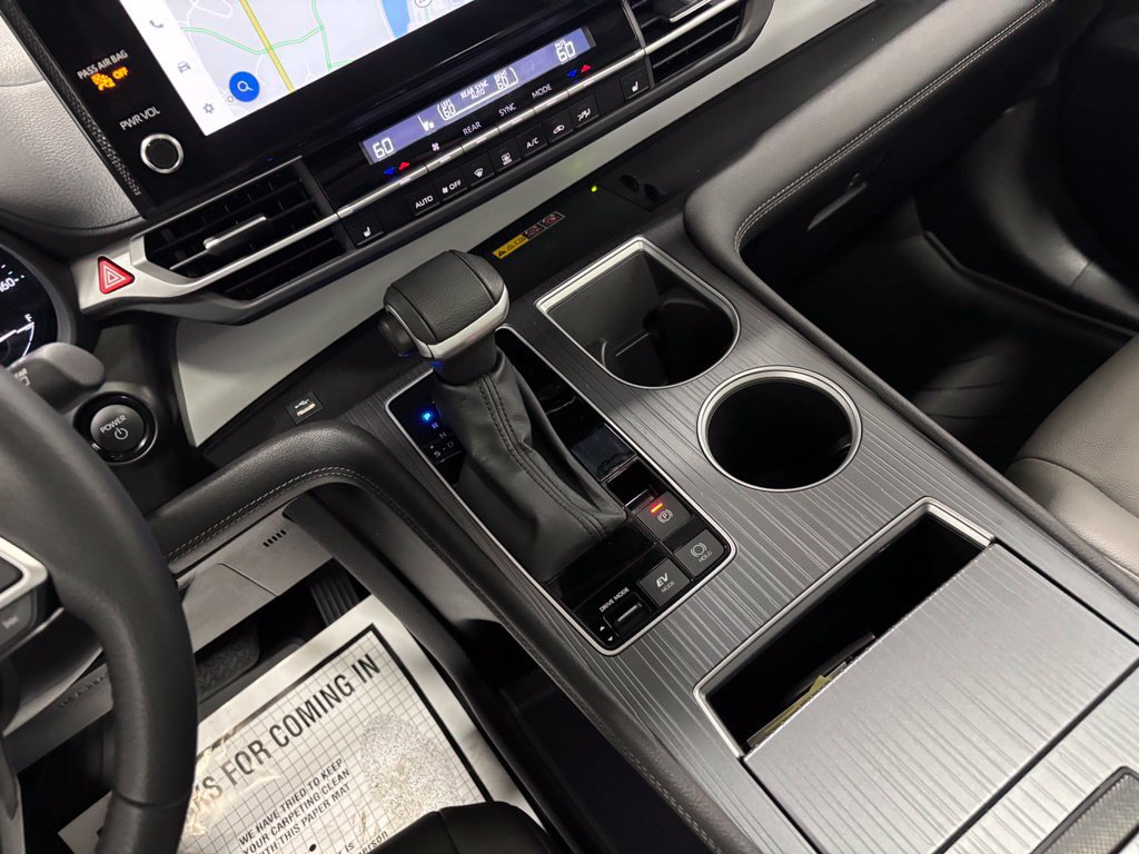 Used 2025 Toyota Sienna XLE AWD/4WD image 37