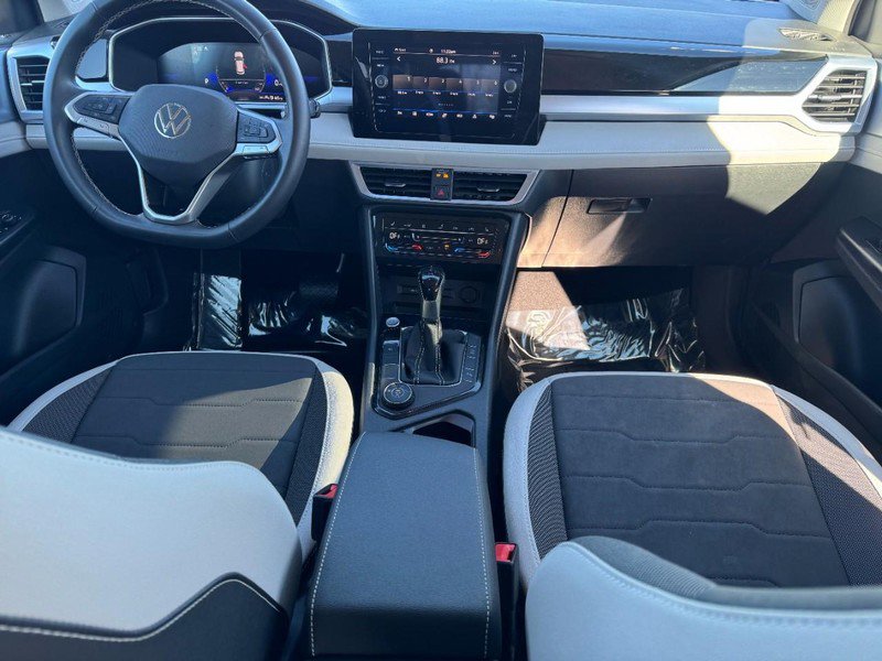 Used 2025 Volkswagen Taos SE image 11