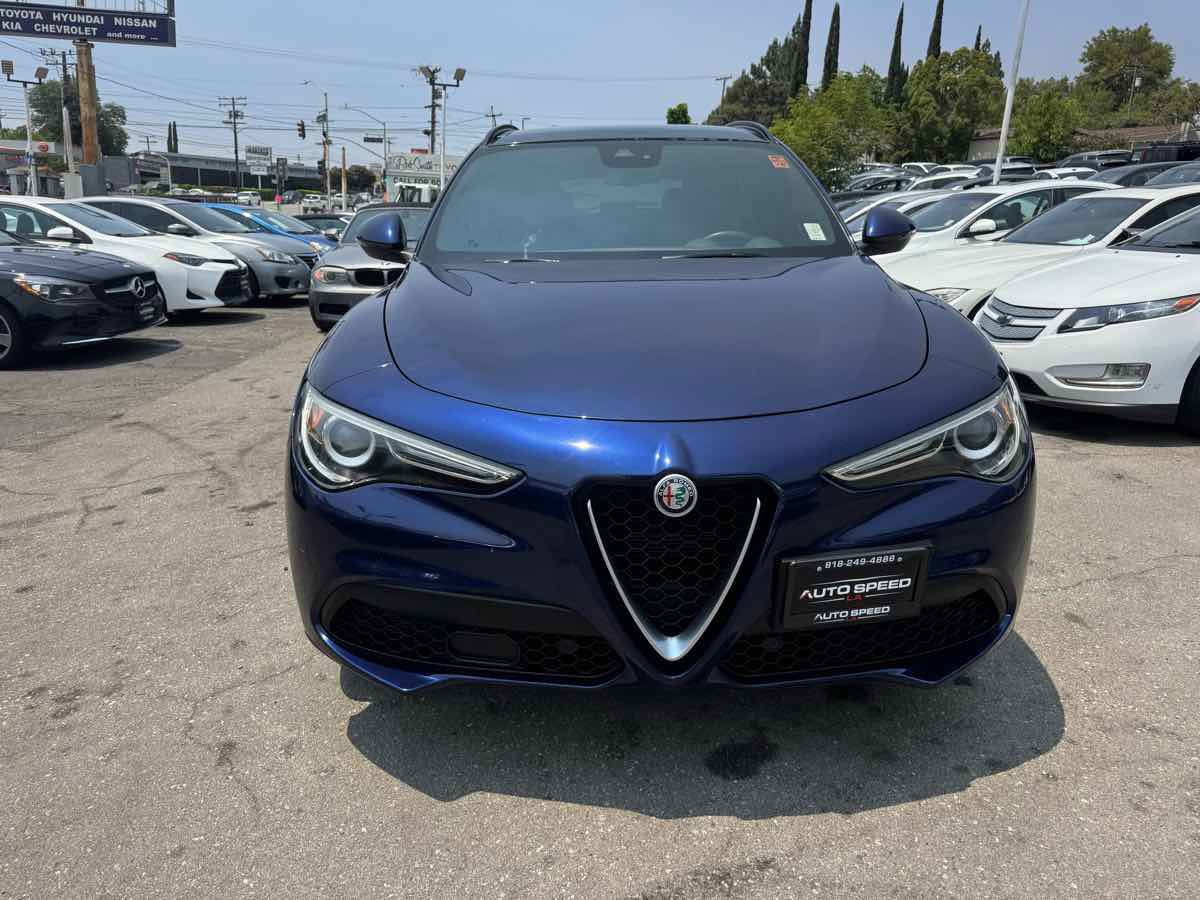Used 2018 Alfa Romeo Stelvio Ti Sport image 2