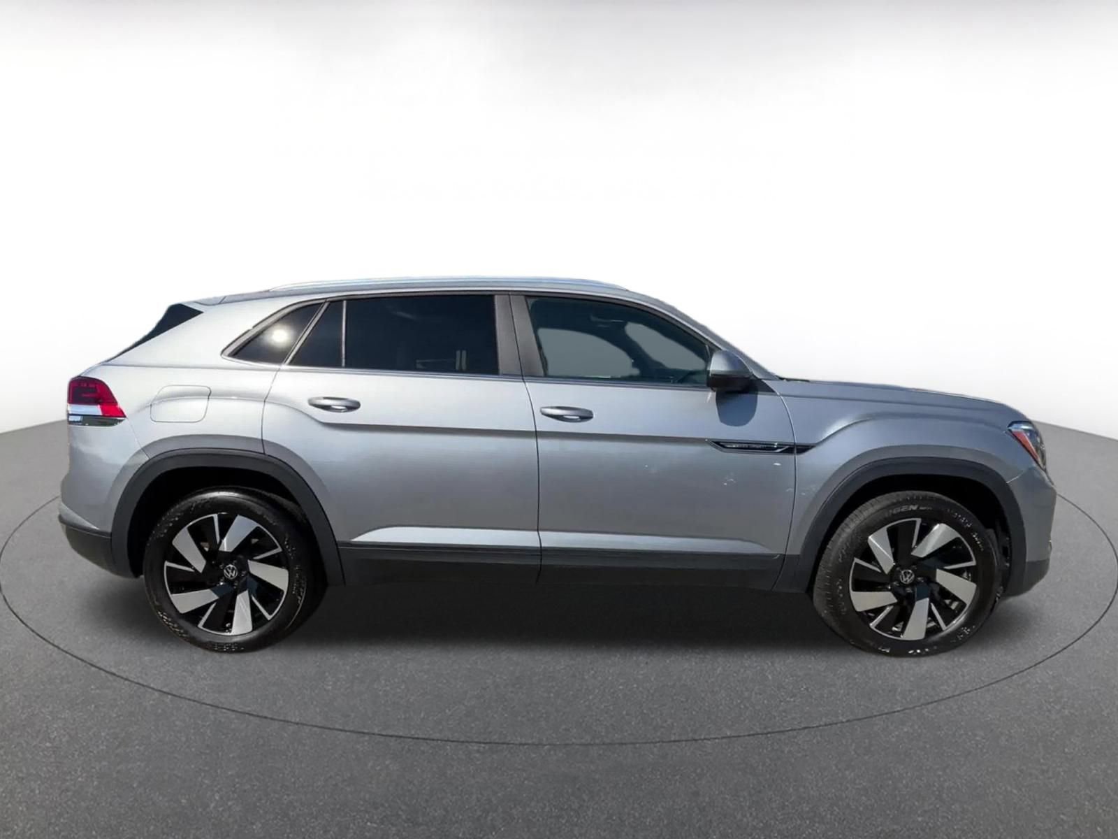 Used 2025 Volkswagen Atlas Cross Sport SE image 16