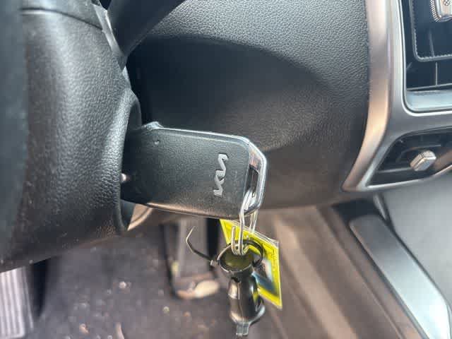 Used 2022 Kia Sorento LX FWD image 24