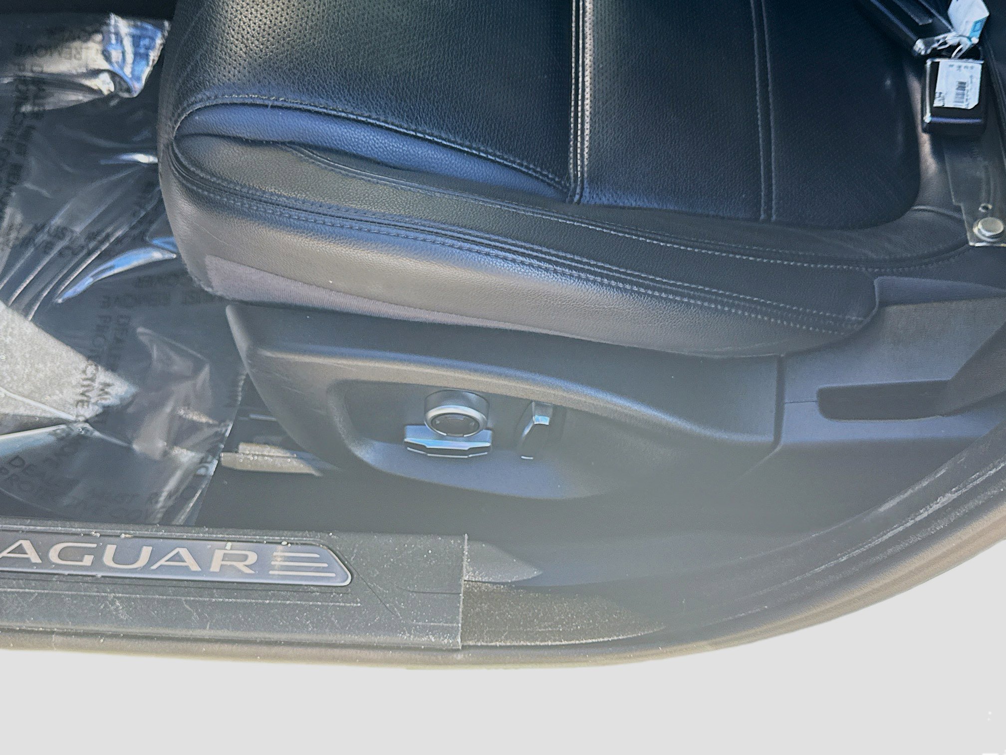 Used 2020 Jaguar XE S image 19