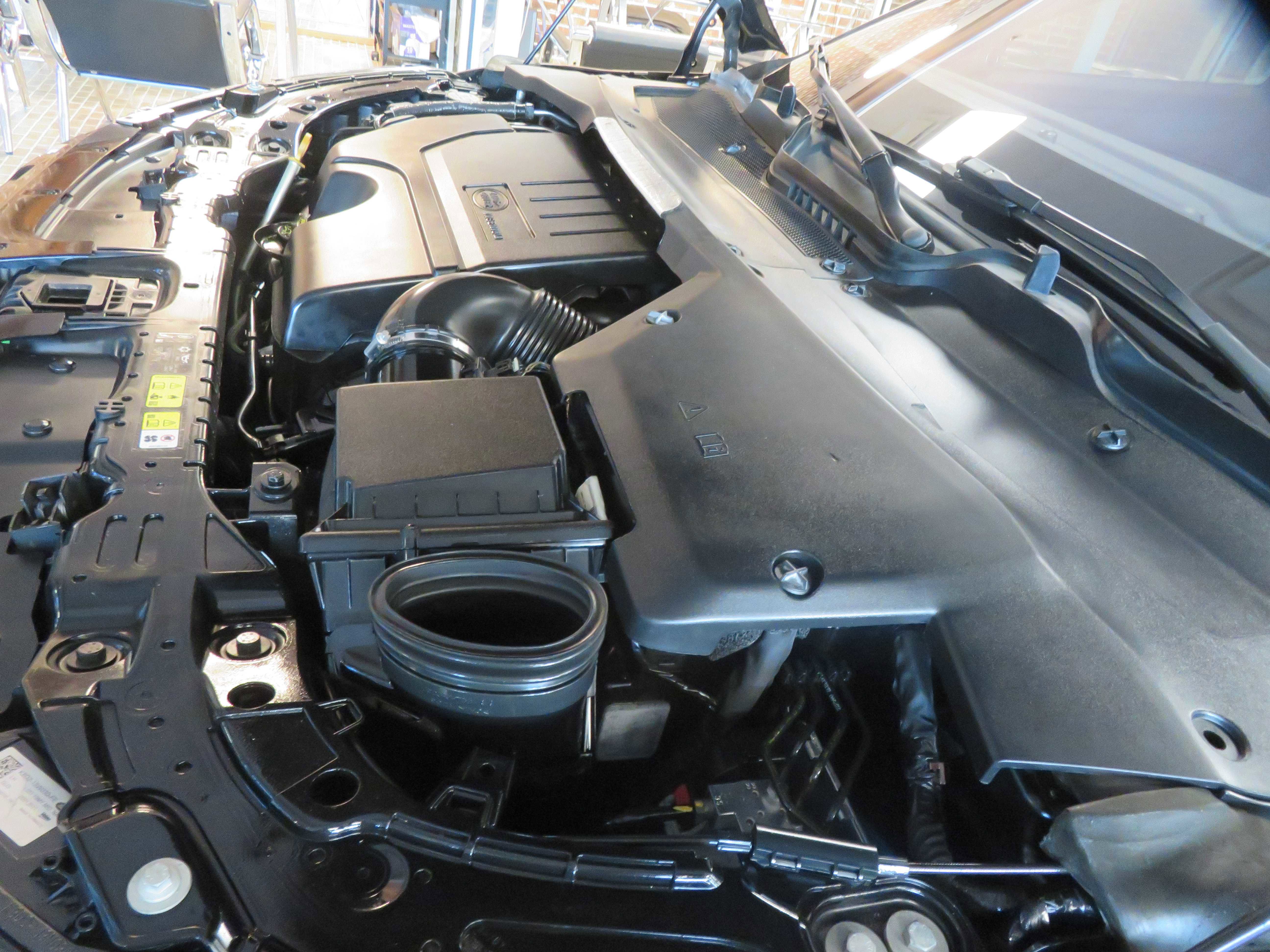 Used 2020 Land Rover Range Rover Evoque SE image 54