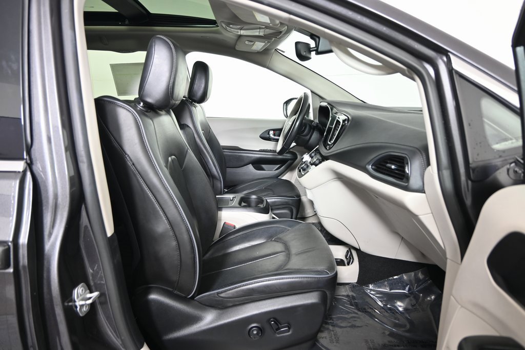 Used 2020 Chrysler Pacifica Limited image 13
