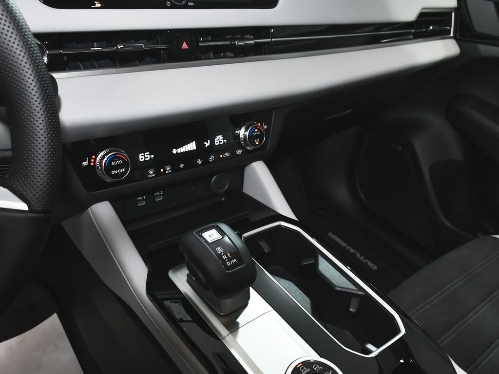 Used 2025 Mitsubishi Outlander SE image 36