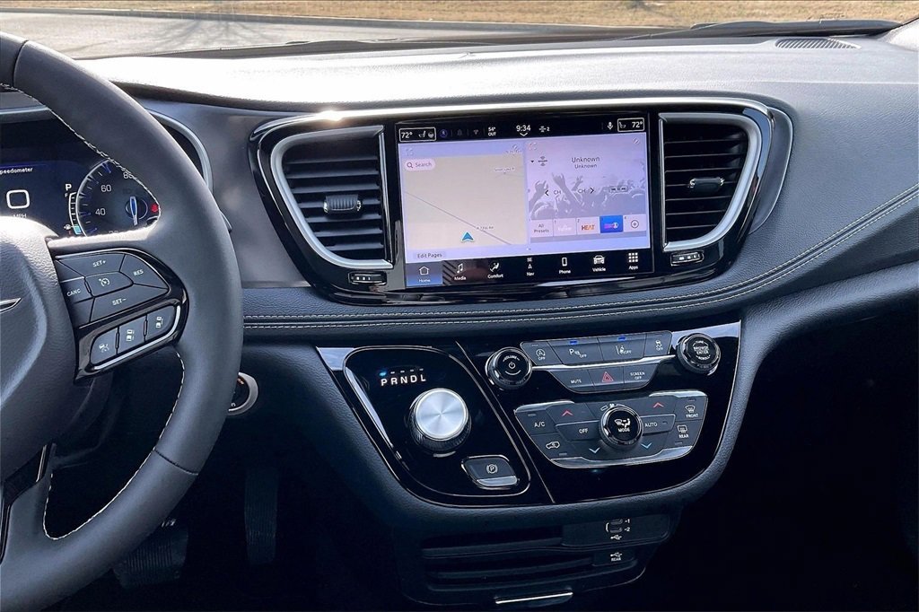 New 2026 Chrysler Pacifica Select image 7