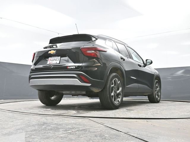 Used 2025 Chevrolet Trax LT image 54