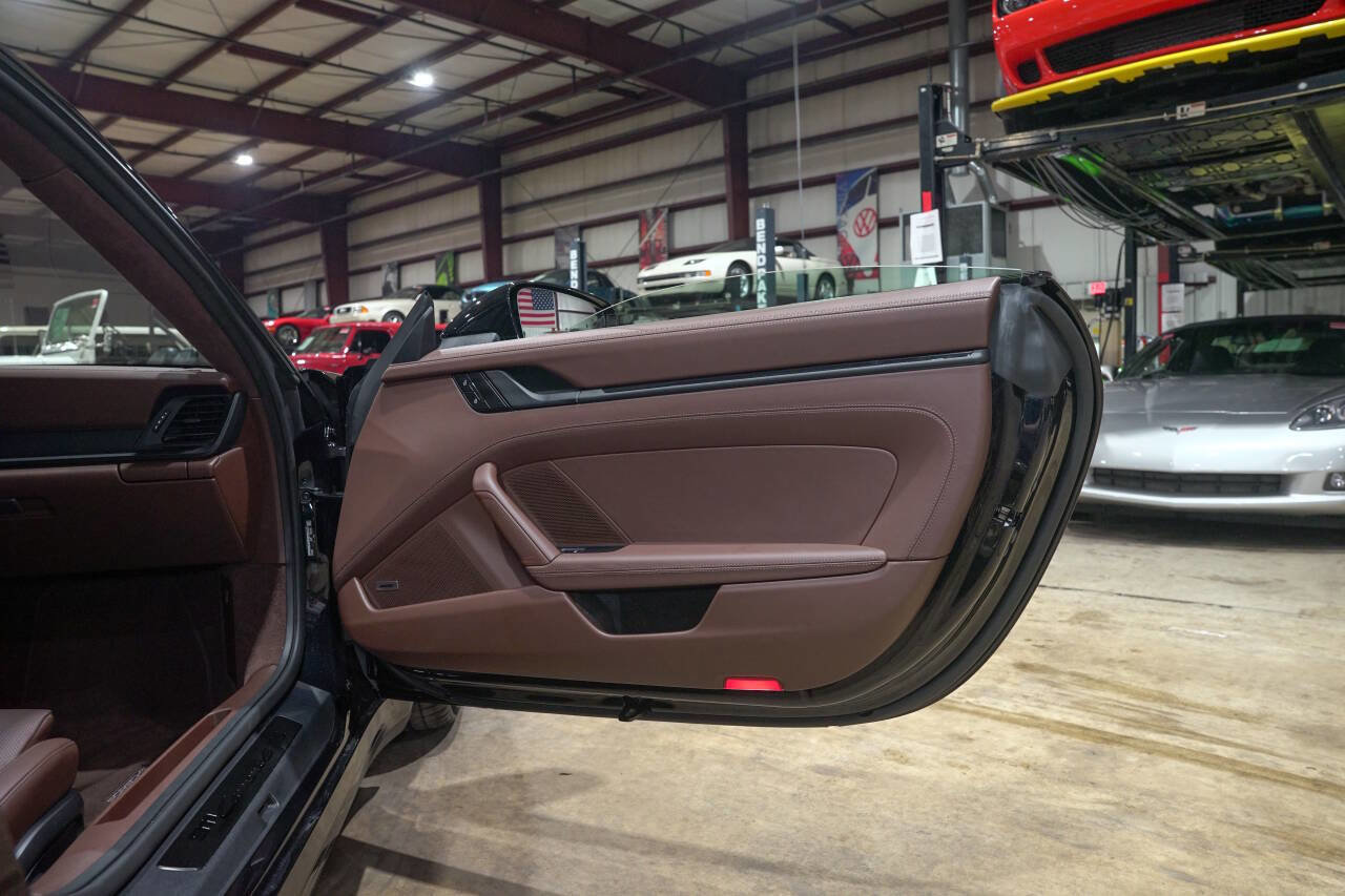 Used 2025 Porsche 911 GTS image 31