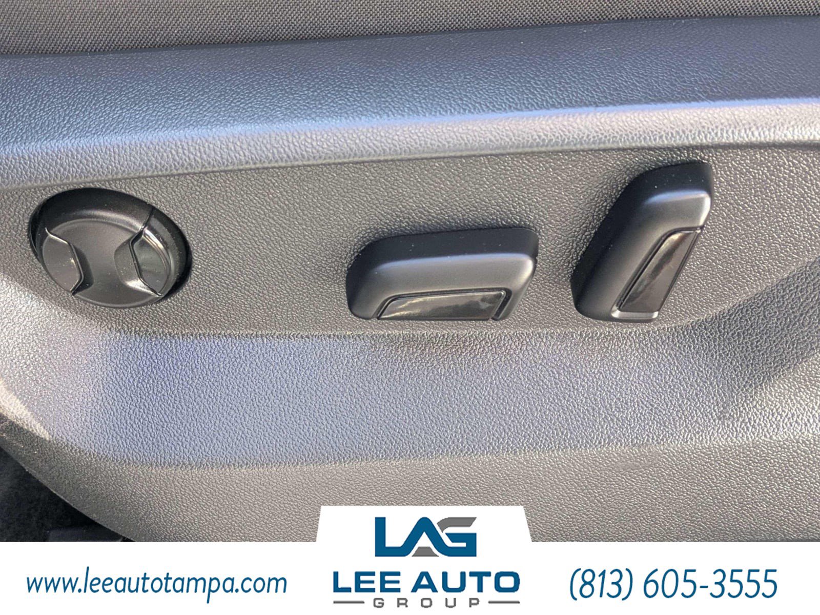 Used 2020 Volkswagen Tiguan SEL AWD/4WD image 19